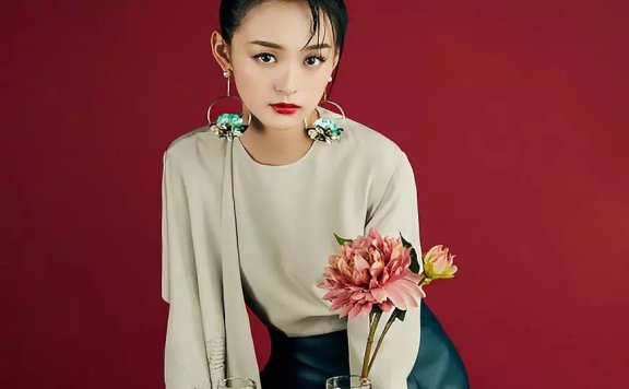 新天龙八部女主角何泓姗好精致!丸子头+樱花唇忒性感,满分满分