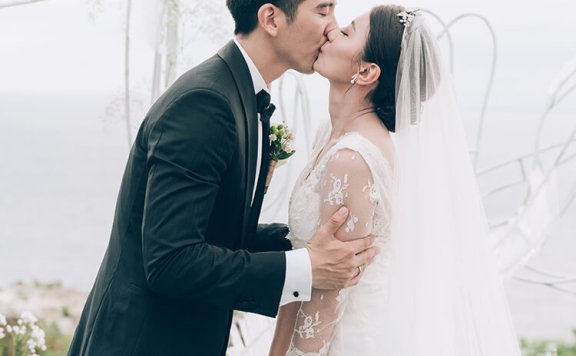 贾静雯修杰楷婚宴照曝光 咘咘感动到流泪