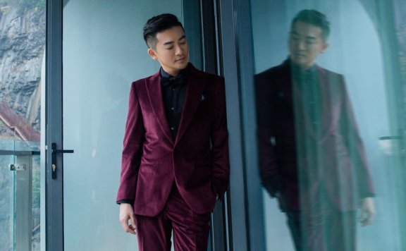 苏有朋亮相活动 精致西服彰显绅士魅力