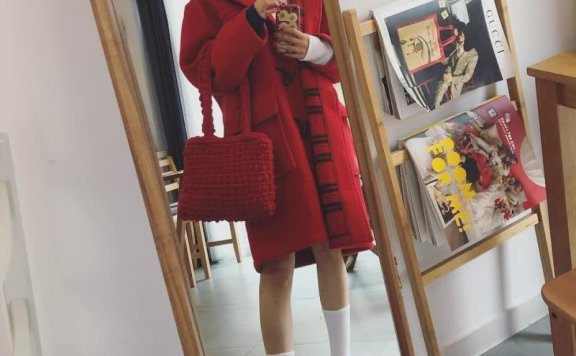 金泫雅花花绿绿的穿搭也能美成小仙女,一般人学不来