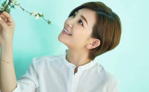 穿不出蔡依林的妩媚,唱不出孙燕姿的韵味,她却火了接近20年?