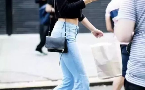 毛衣+牛仔裤，这样穿，才对得起毛衣！