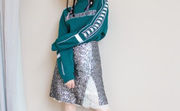 26岁祝绪丹半丸子辫发造型调皮可爱，尽显俏皮女人味