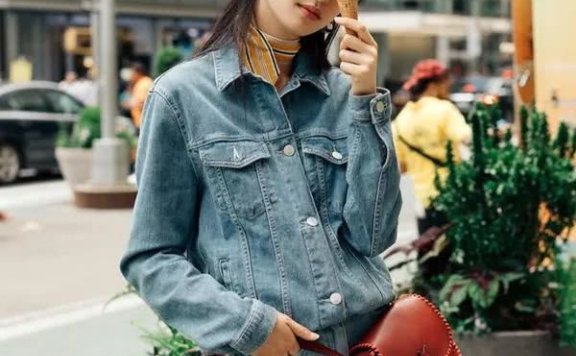 娃娃脸陈瑜再登维密舞台 氧气美少女私服穿搭惹人爱