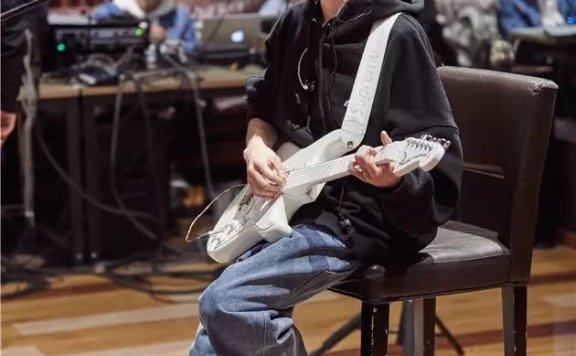 王源演唱会连换6套型男造型,从小看到大的宝贝成年了