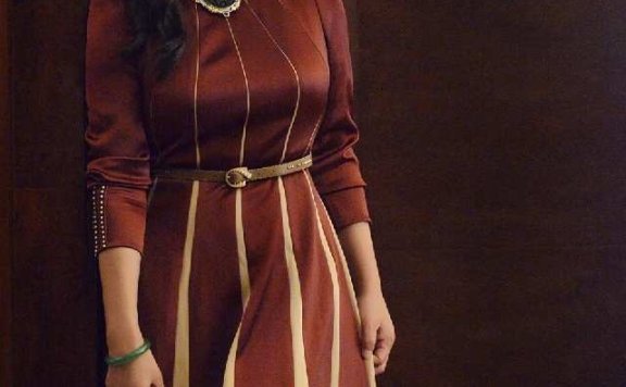 63岁刘晓庆终于不扮嫩了,穿着一条连衣裙,美的让人忘了年龄!