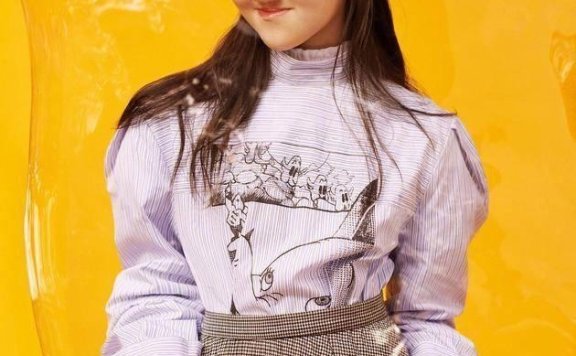 李嫣首登杂志封面,笑容自信太有王菲范了!