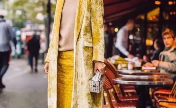 大衣怎么穿都好看，关键选对打底衫！