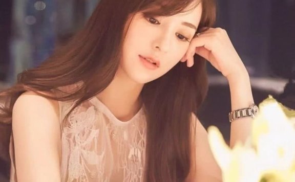 她撞脸赵丽颖逆袭成“天王嫂”,婚后和颖宝一样幸福