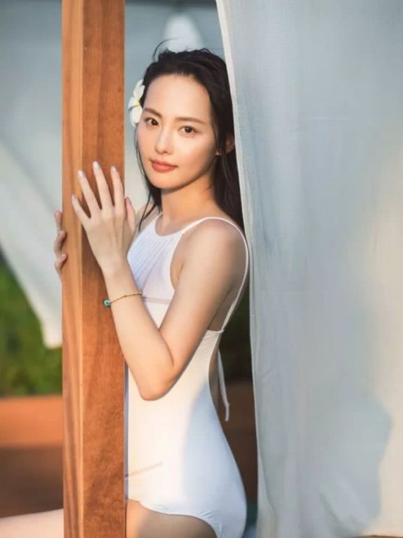 生了二胎美得仍像18岁,哪个冻龄神器霸占了张嘉倪梳妆台C位?