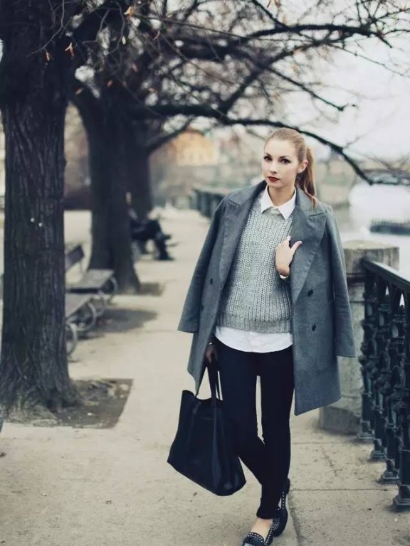 今年流行这样穿毛衣，不懂你就out了！