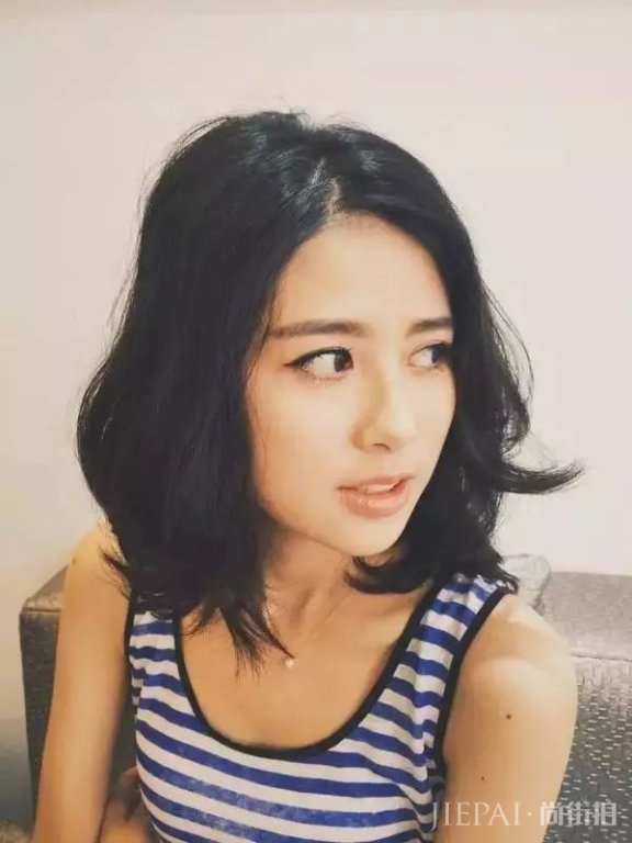 头发不要太长,留个齐肩短发,清爽又漂亮!