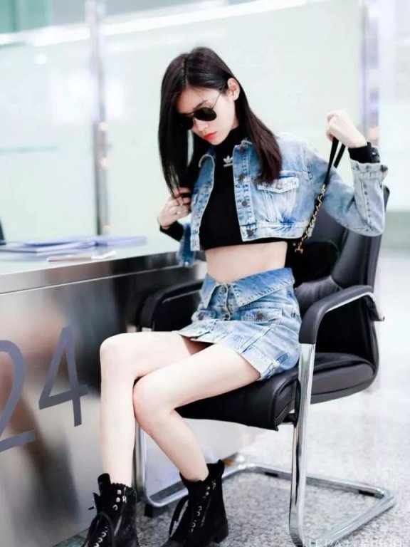 奚梦瑶把衣服穿在了腿上,网友:坐下太尴尬!