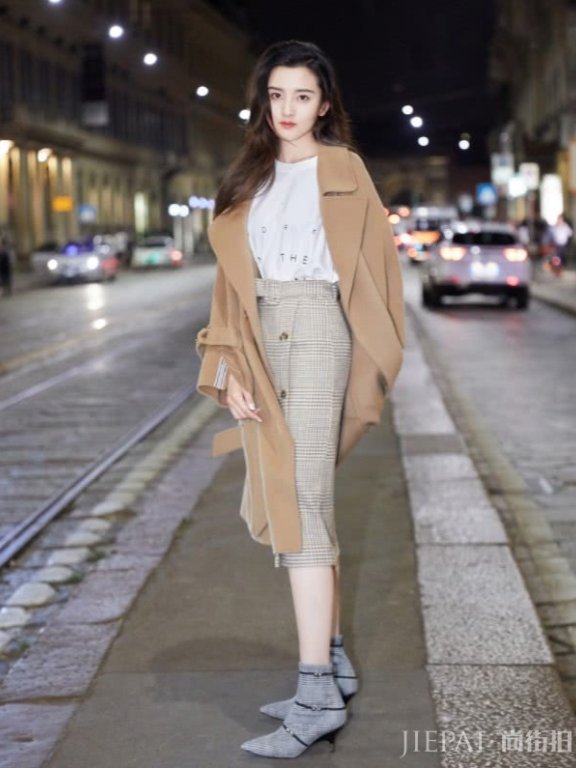 宋祖儿的鞋子真稀奇,绑了3个“头绳”,这“头绳”的弹性真好啊