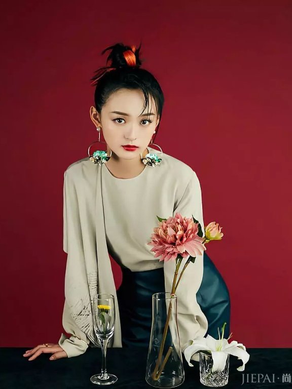新天龙八部女主角何泓姗好精致!丸子头+樱花唇忒性感,满分满分