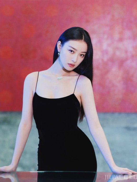 被倪妮美到了,一袭黑色连衣裙性感又清纯,终于知道什么是高级感
