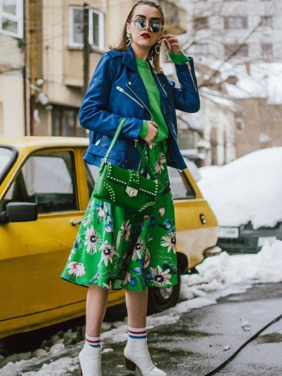 谁说红色显low？这位博主把红色穿成时尚大片，每张街拍都美到窒息！