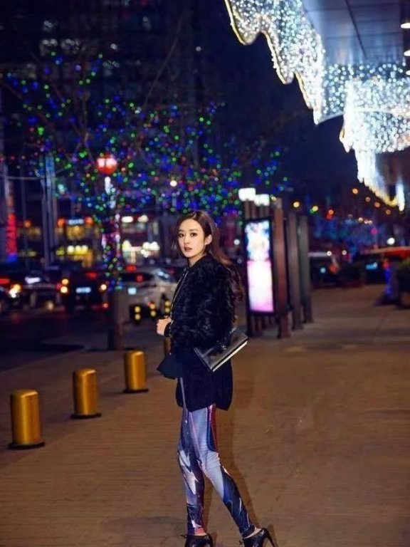 赵丽颖白鹅绒棉衣土味十足!