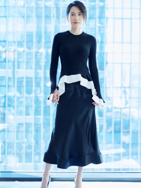 俞飞鸿简约穿搭,穿出优雅高级感,简单的打扮也气质非凡