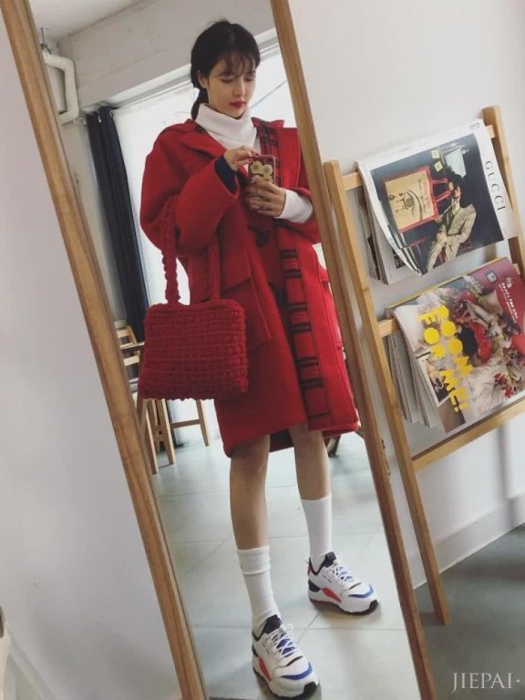 金泫雅花花绿绿的穿搭也能美成小仙女,一般人学不来
