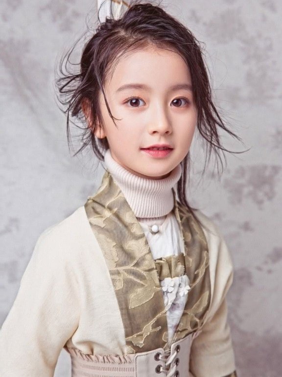 10岁混血萝莉抢走全智贤代言?被称“小宋慧乔”的她什么来头?