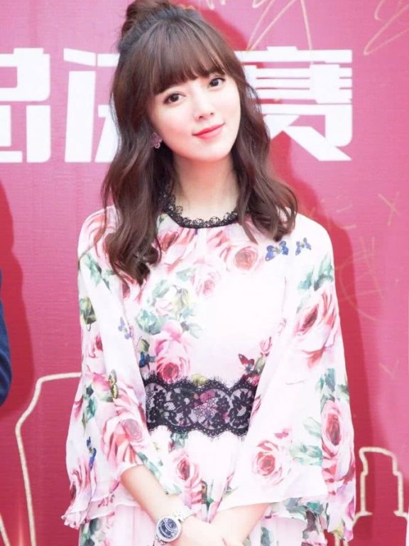 厚刘海也能有空气感?唐嫣赖美云教你发型也保暖