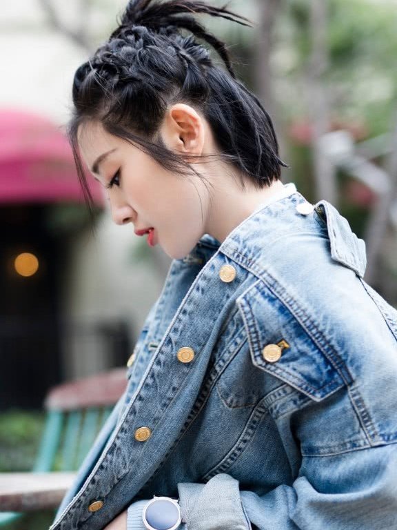 唐艺昕咋回事，硬是把头发整成“菠萝头”，张若昀都要生气了！