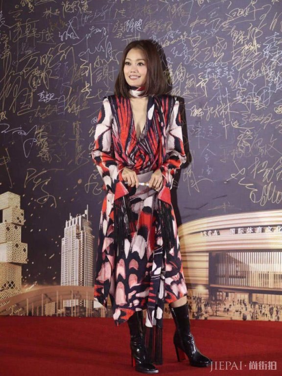 赵薇清新，林志玲霸气，大龄女明星走红毯气质出众