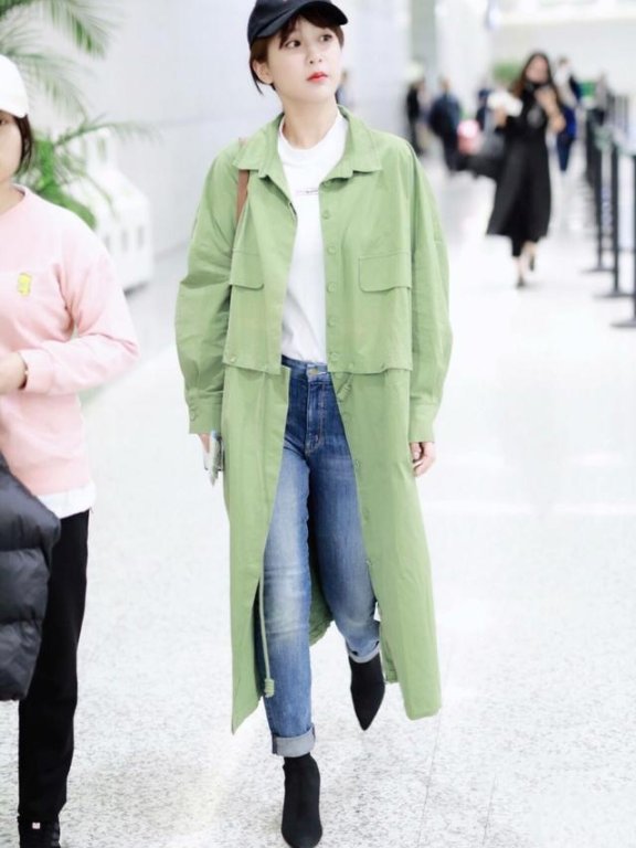 杨紫的薄荷绿外套，真是冬日的一股阳光，清新自然真的美哭了！