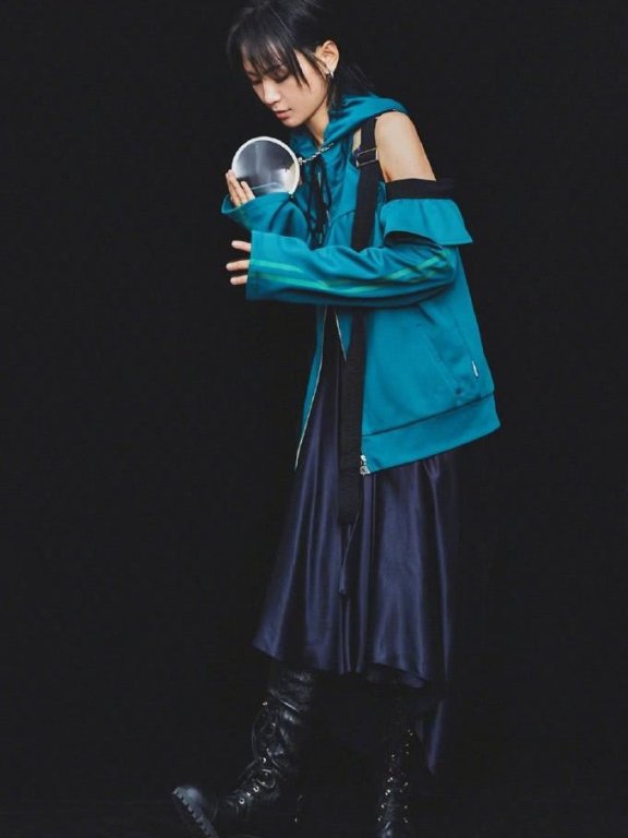 周笔畅化身二次元少女,“撞衫”初音未来