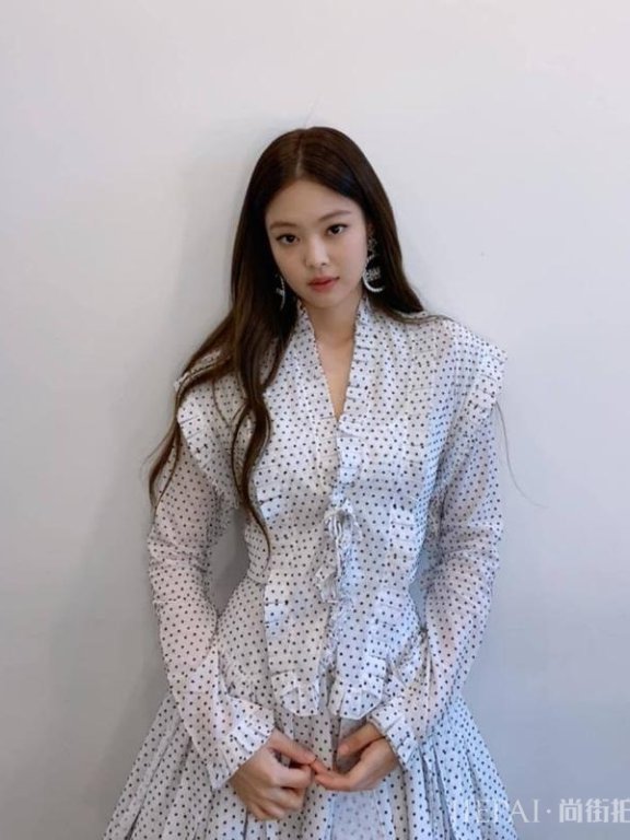 人间香奈儿Jennie的奶茶唇太温柔了，2019热门色号公开