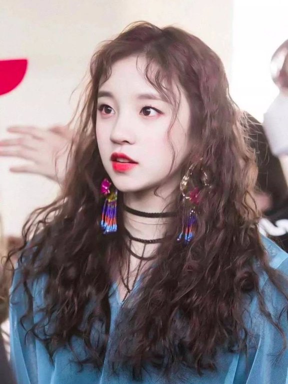 直发显脸大，头发贴头皮！要怎么才能显示脸小？