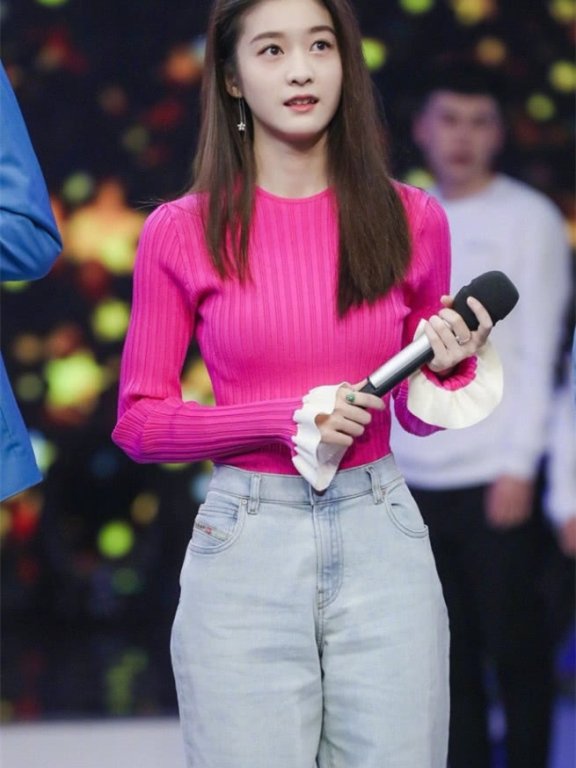 张雪迎太会穿 土掉渣的红毛衣瞬间穿出大牌感