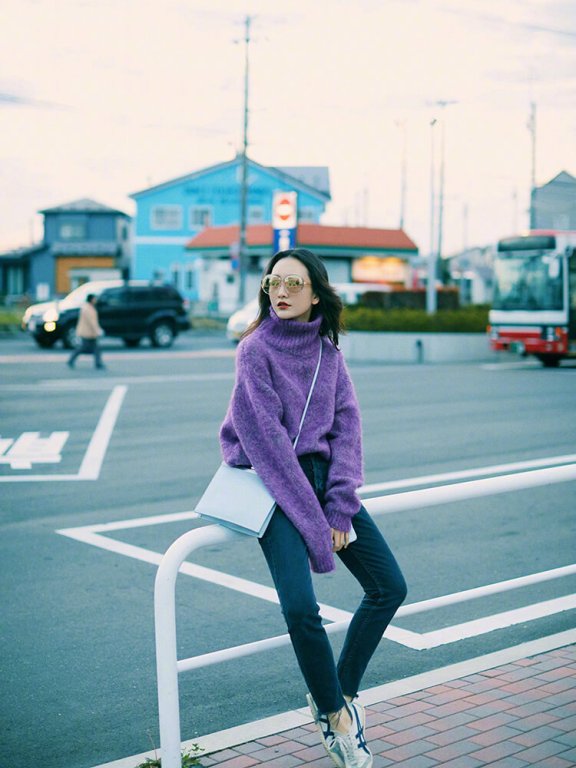 王鸥毛衣牛仔裤也能穿得这么撩人!