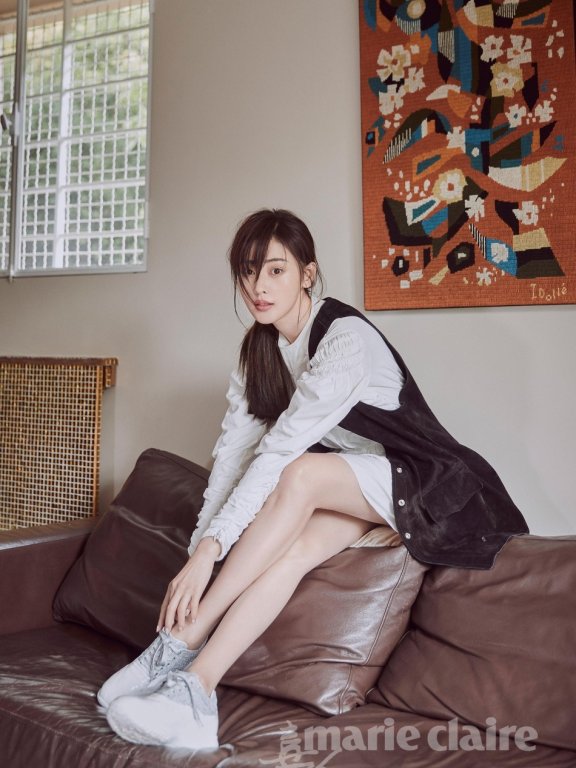 张天爱杂志封面曝光 多变造型诠释法式浪漫