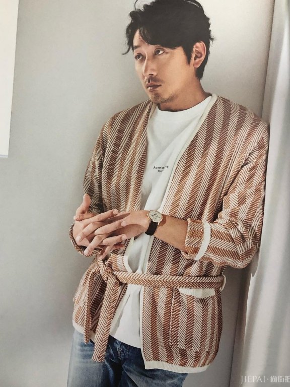 毛衣的冬季穿搭，变身暖男无压力