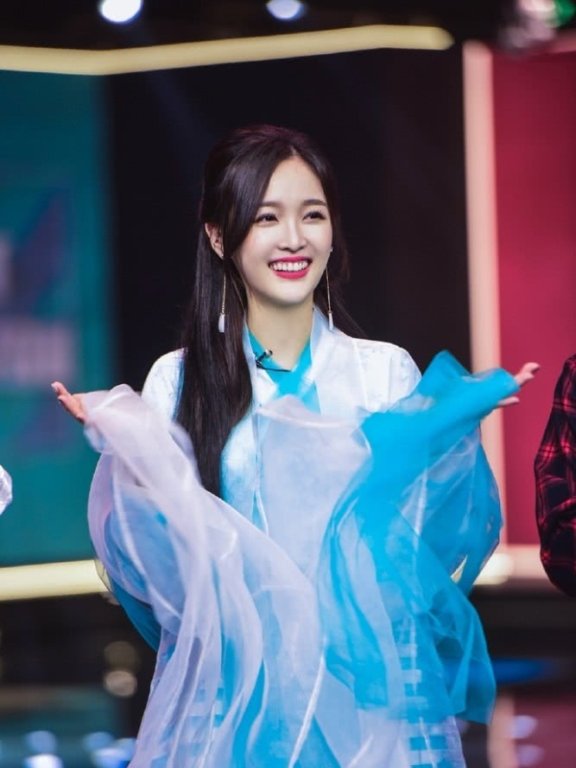 吴宣仪尝试古装造型,轻纱飘逸宛如仙女