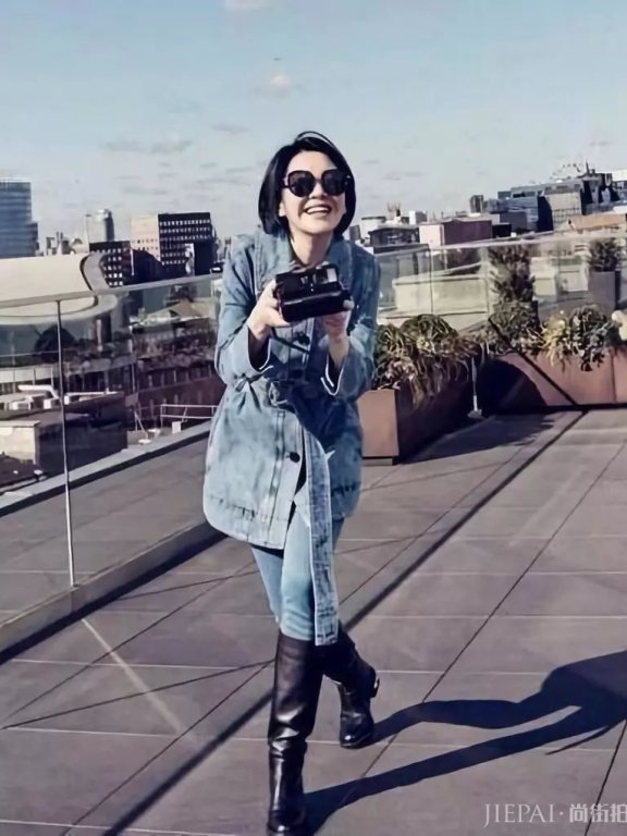 许晴活成公主，利索的短发非常酷帅