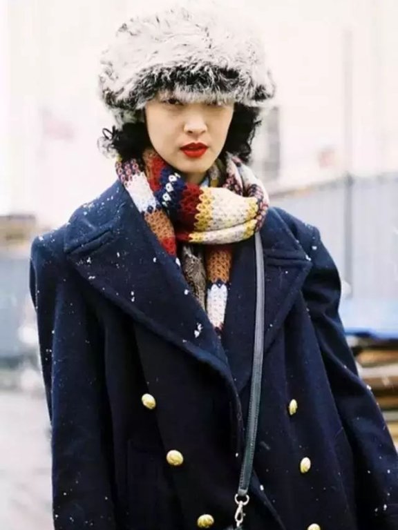 寒冷的冬天,穿厚厚的棉衣