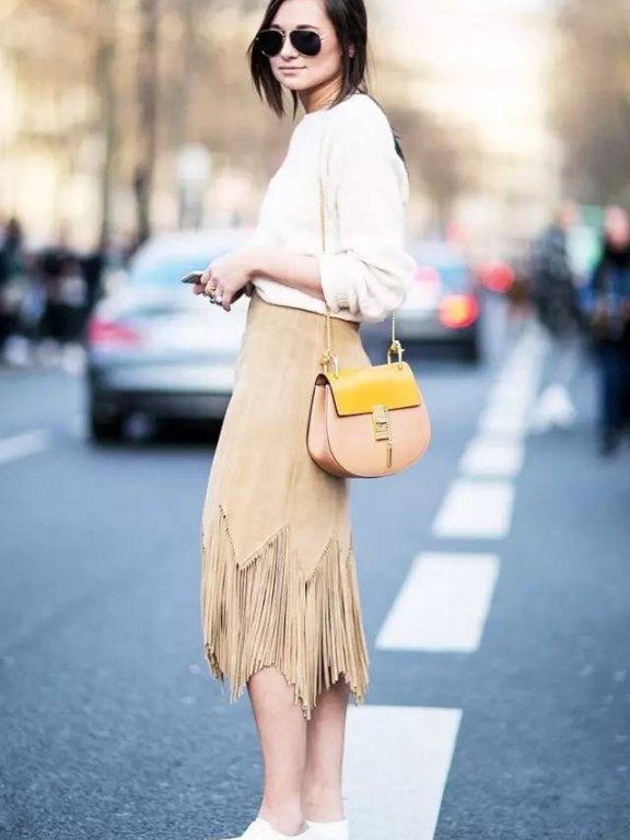 针织衫+半裙,才是秋天最显气质的搭配!