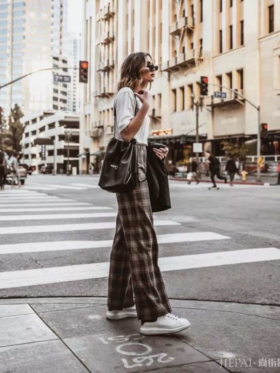 求求你,这么穿格纹一点也不好看