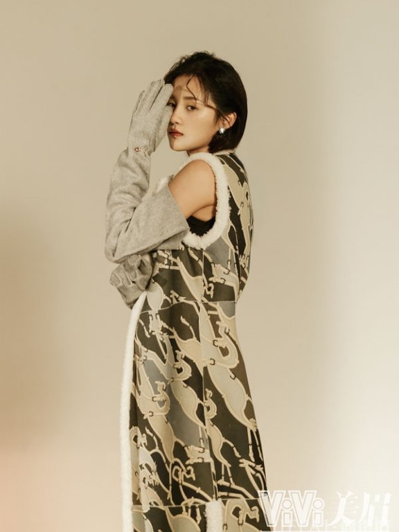 安悦溪杂志曝光双子精分AB面 是演员也是艺术家