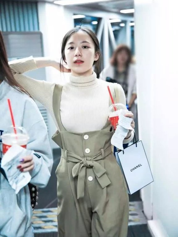 这个在韩务工的中国女IDOL不化妆也这么美 难怪是门面担当