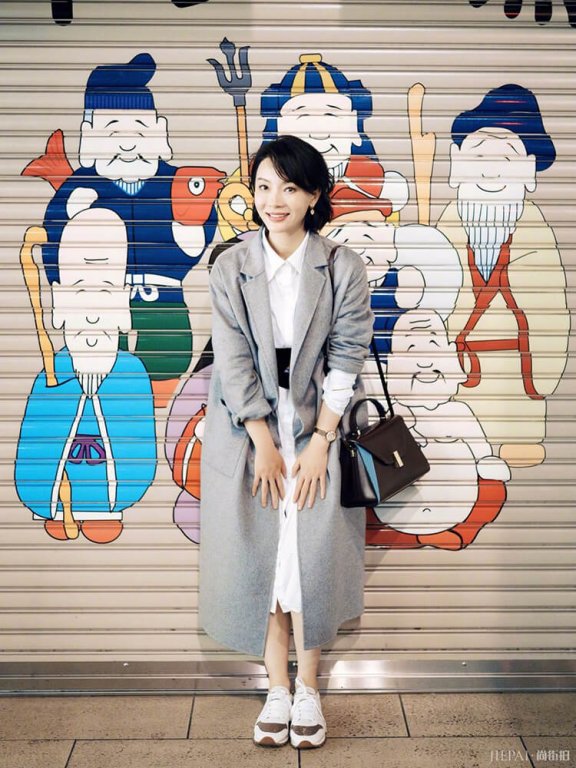 陈数真狠,穿条碎花粉嫩裙照样嫩回少女样儿!