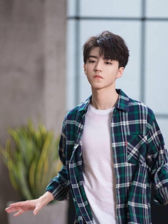 时尚不看脸？程序员必备格子衬衫 王俊凯穿出初恋味道