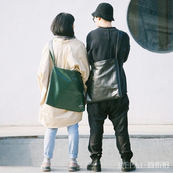 街拍演绎单肩包!背上美哭路人!