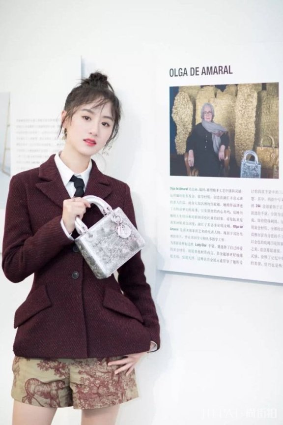 Dior年末放了两个大招,时尚女王们可别错过了