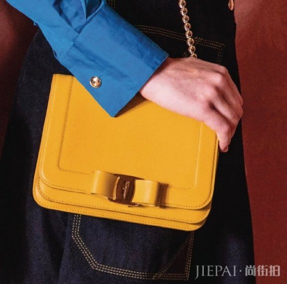 FerragamoHoliday 彩虹与Vara蝴蝶结