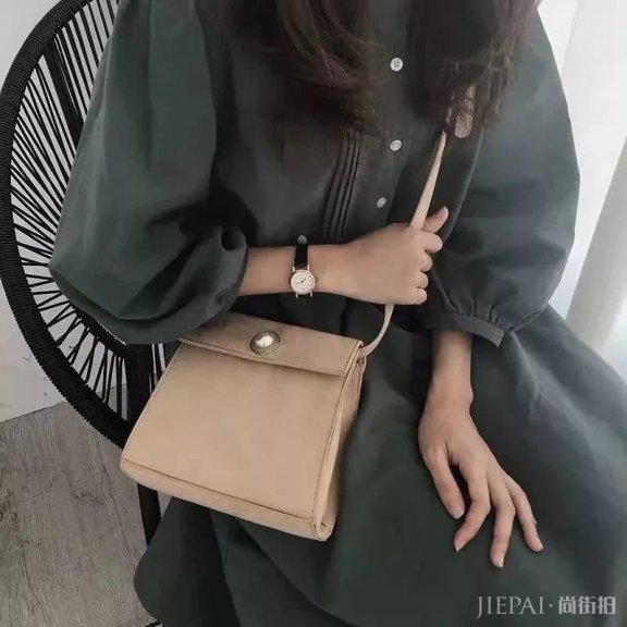 这个复古小众包,竟然高级感爆棚