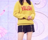 杨幂穿上毛衣再也不怕冷，却不忘给粉丝发福利！